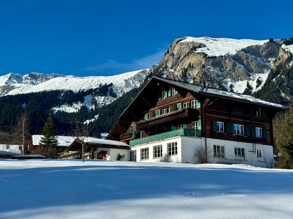 Hotel ben gestito, ristorante con coppia di proprietari in vendita