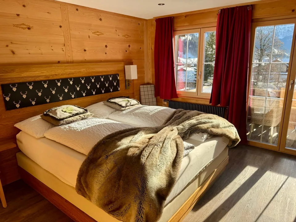 Hotel ben gestito, ristorante con coppia di proprietari in vendita