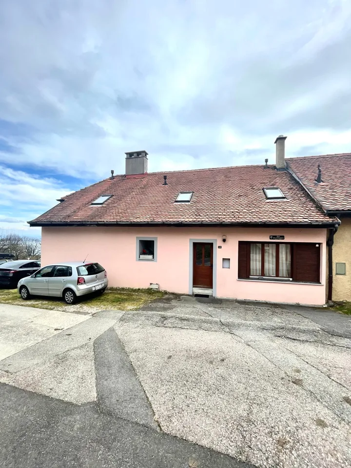 Mietshaus mit 4 Wohnungen und 7 Parkplätzen – Foto 8 von 9