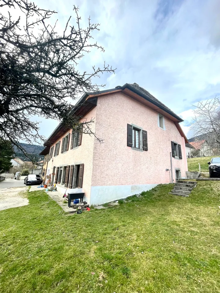 Casa locativa con 4 appartamenti e 7 posti auto