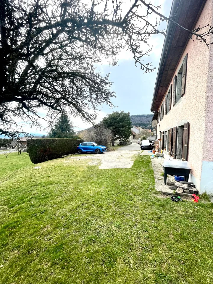 Casa locativa con 4 appartamenti e 7 posti auto