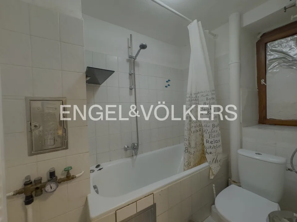 Exclusive ground-floor apartment with private garden idyll