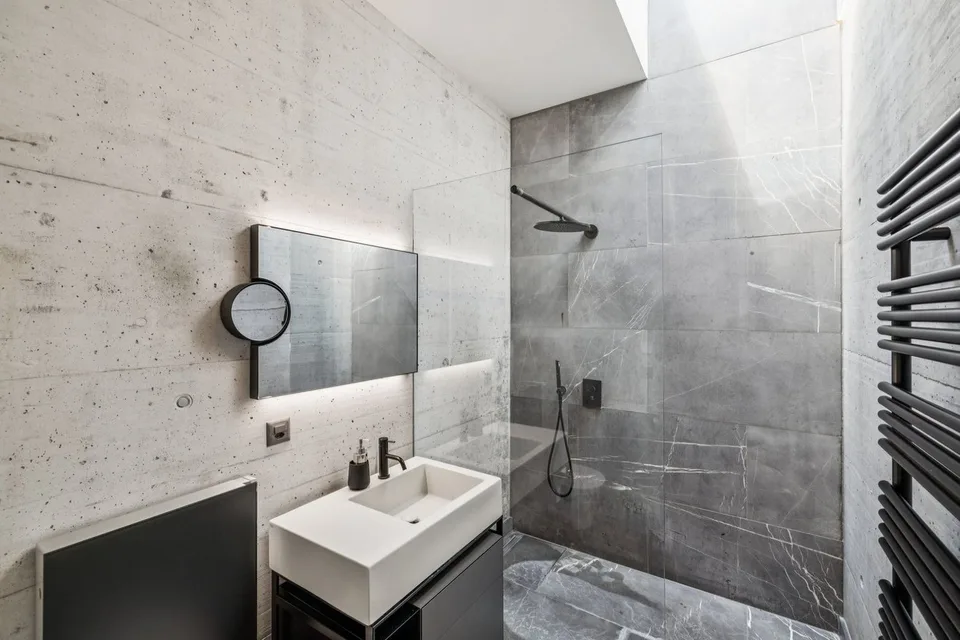 Prästigieuse Villa im modernen Stil mit Dachterrasse – Foto 9 von 12