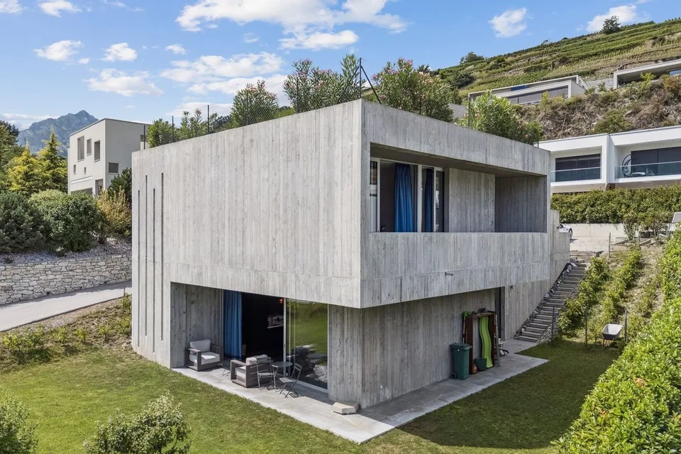 Prästigieuse Villa im contemporary Stil mit Dachterrasse