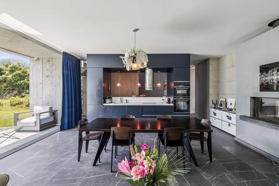 Prästigieuse Villa im contemporary Stil mit Dachterrasse