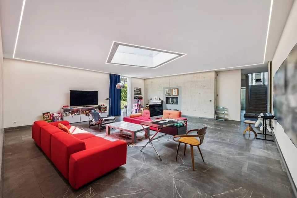 Prästigieuse Villa im modernen Stil mit Dachterrasse – Foto 6 von 12