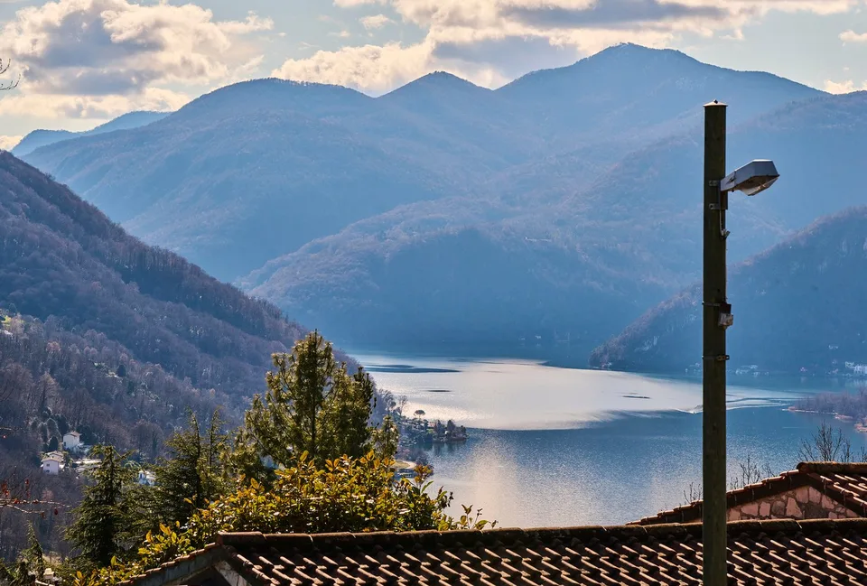 LIBELLULA RESIDENCE: Stupendo appartamento con enorme giardino e vista lago