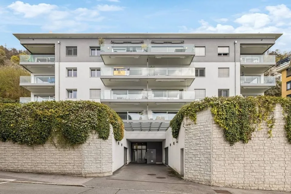 Two-bedroom apartment with lake view and excellent location