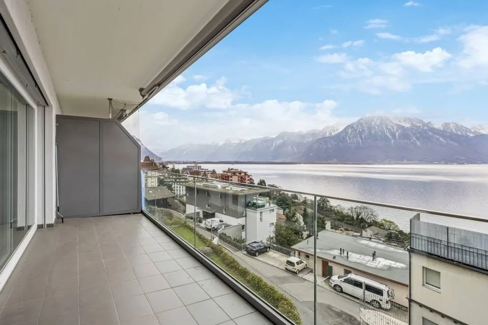 appartement de 2 chambres avec vue sur le lac et excellente position.