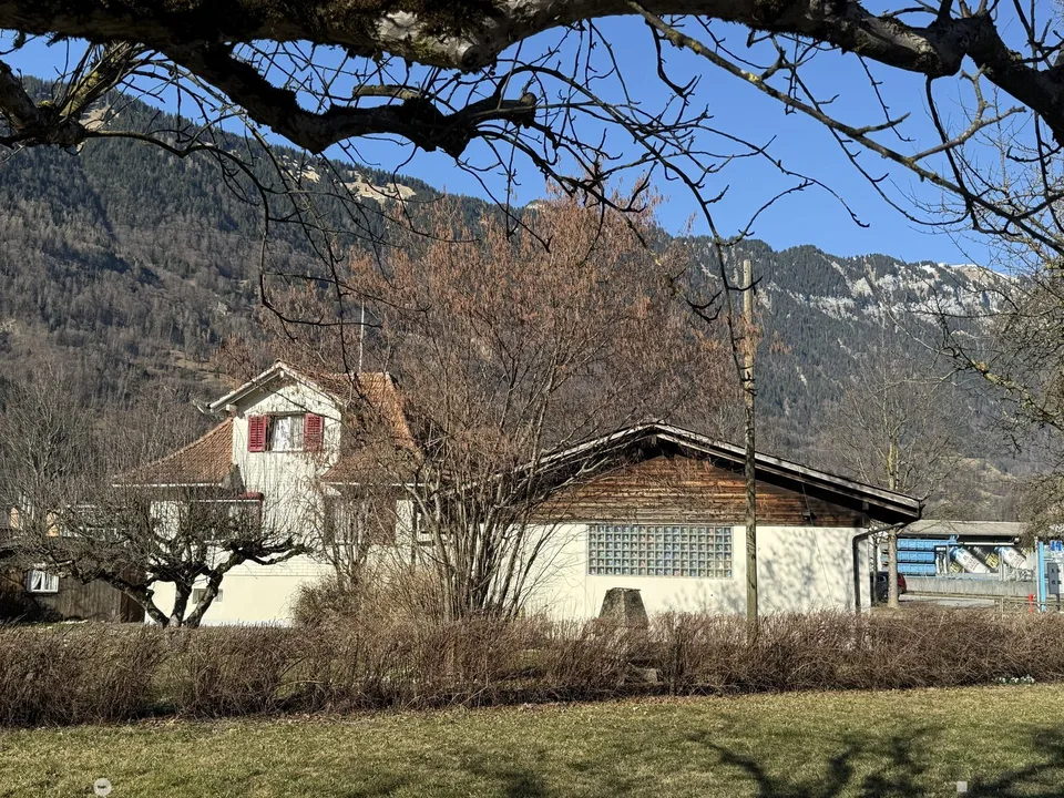 LIEGENSCHAFT mit Neu- oder Ausbaupotenzial in Interlaken