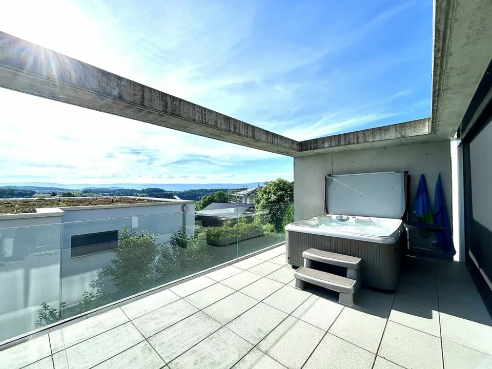 Traumhafte 6.5 Zimmer-Wohnung mit Whirlpool!