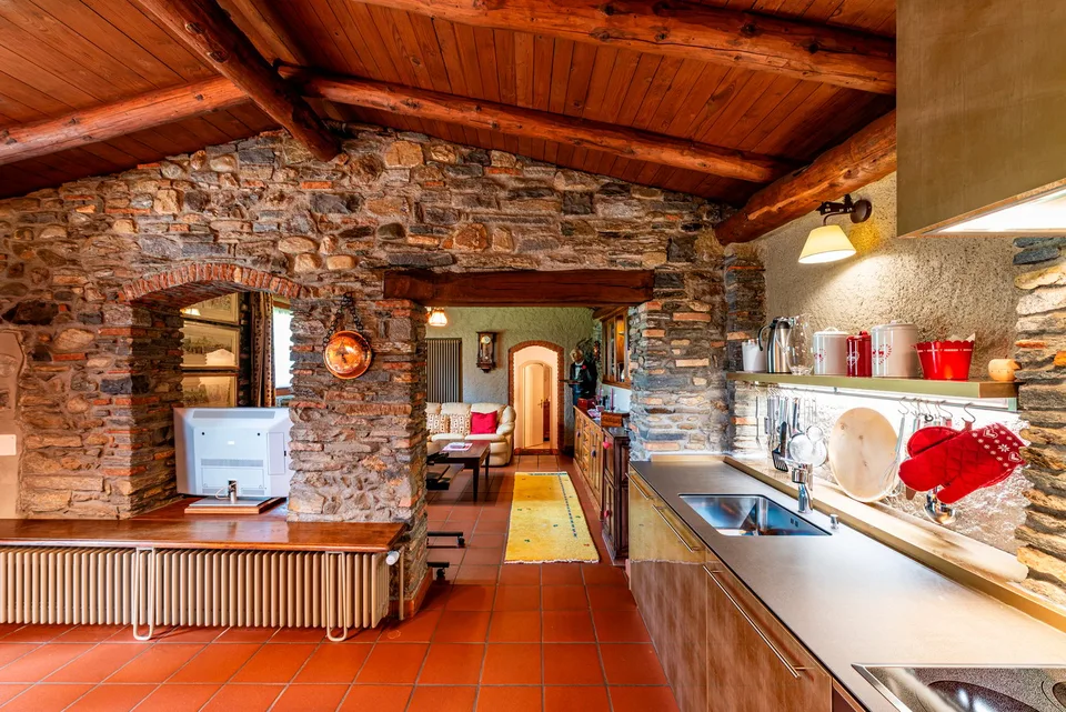 Splendida villa con piscina circondata da vigneti