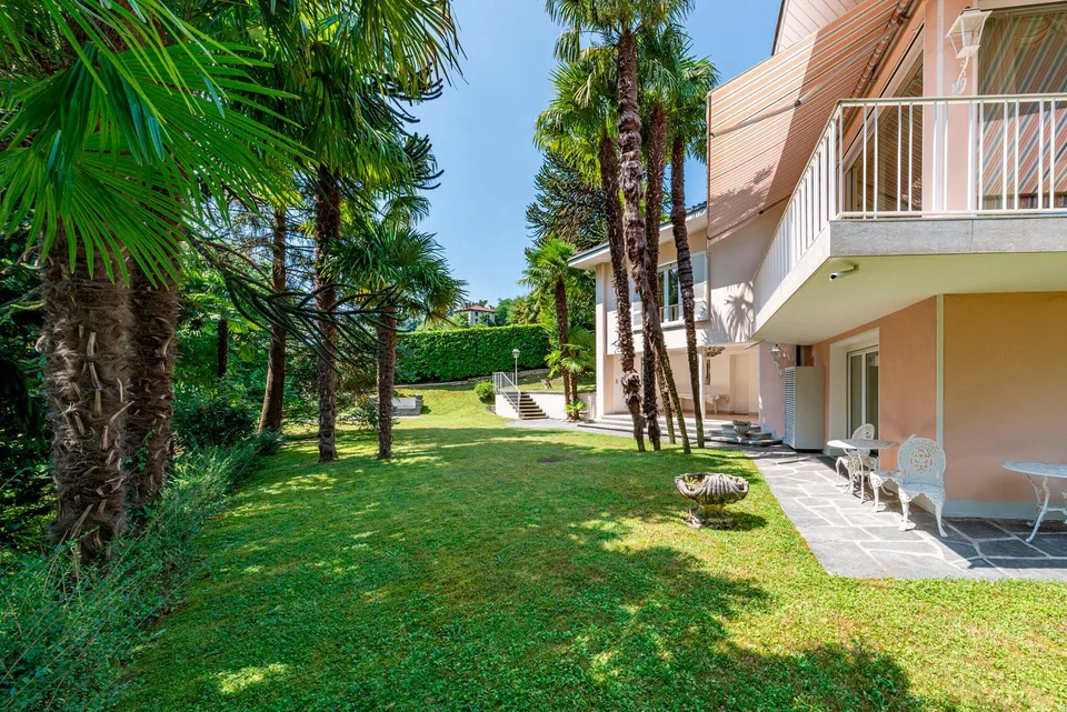 Splendida villa con piscina circondata da vigneti