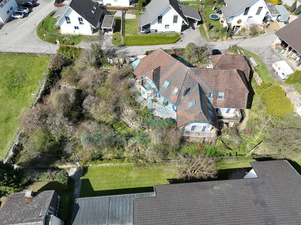 Grosszügige Villa mit Charakter, Garten & viel Potenzial in Stüsslingen