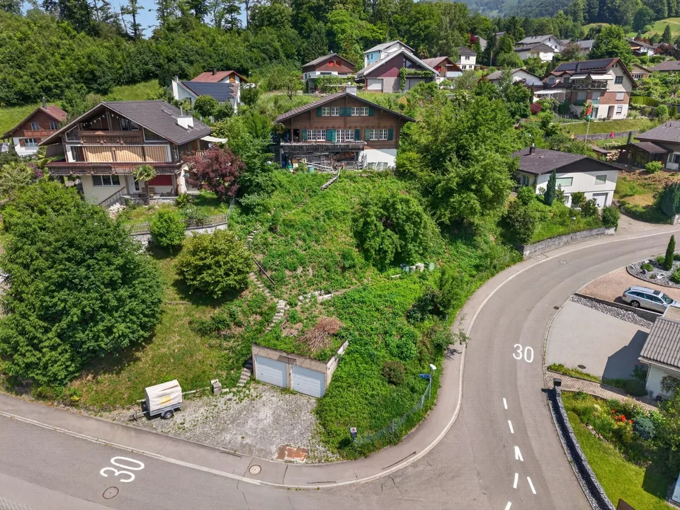 Charmantes 6.5-Zimmer-Chalet in ruhiger Lage in Schänis