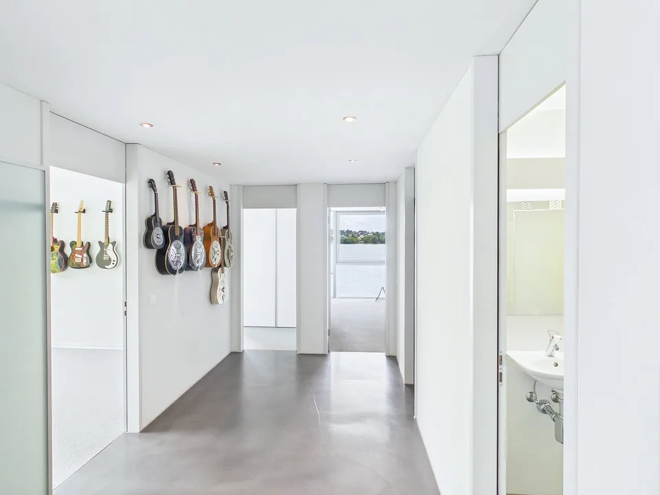 Exklusive Triplex-Wohnung mit direktem Seeanstoss und eigenem Bootsplatz in Twann-Tüscherz