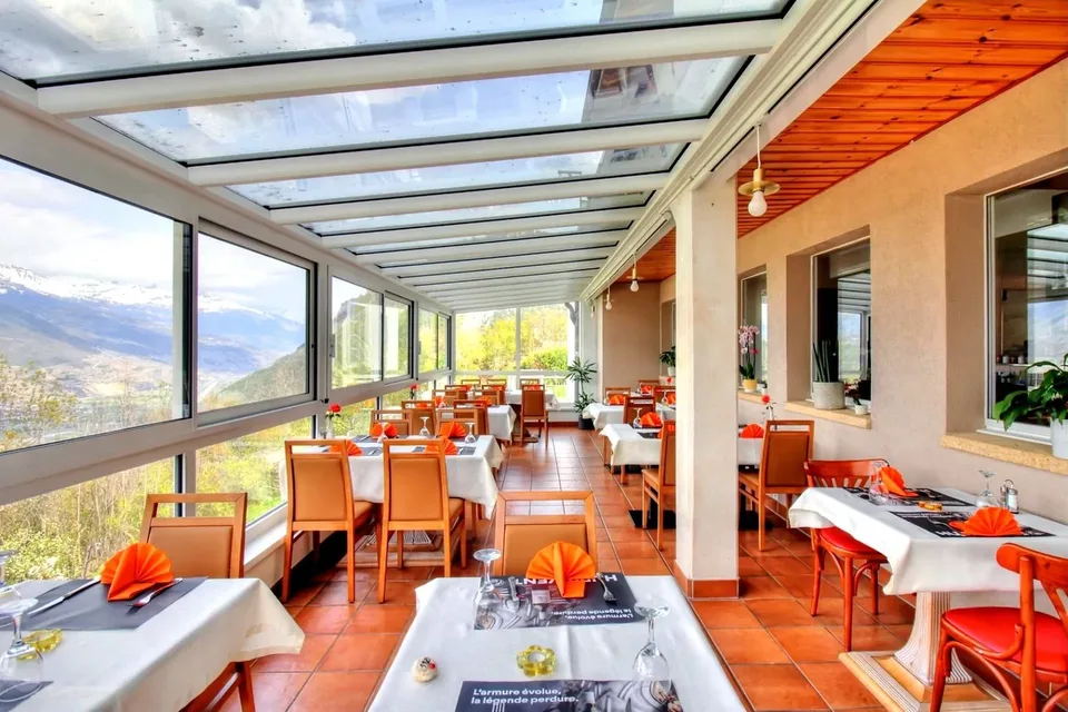 Restaurant mit Wohnung und großem Potenzial in Vex