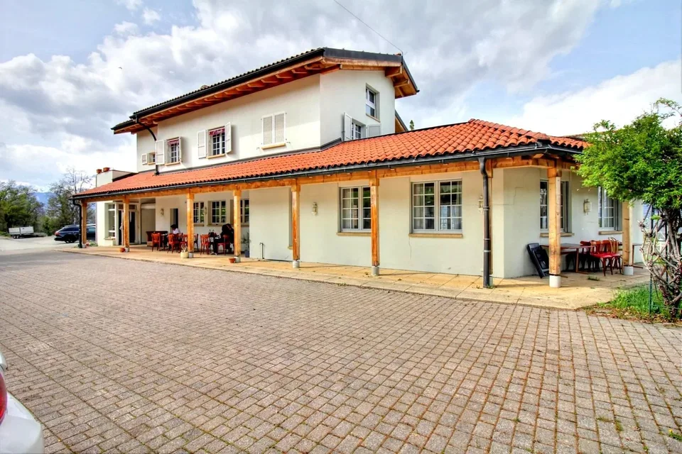 Restaurant avec logement et fort potentiel à Vex