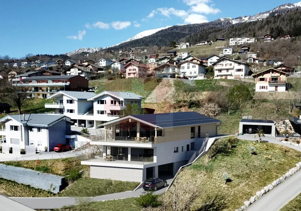 Magnifique attique de 4,5 pièces avec vaste terrasse et vue dégagée à Luc (Ayent)