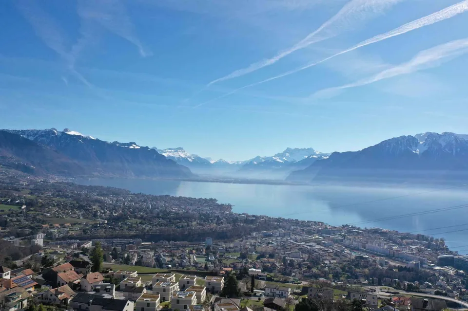 Duplex aux allures de villa avec vue imprenable sur le lac