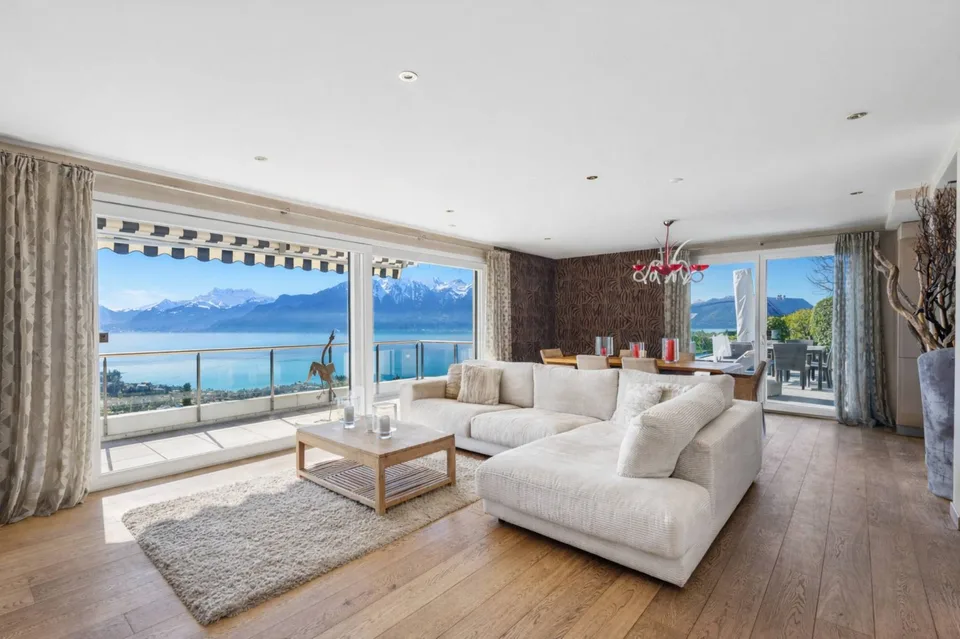 Duplex aux allures de villa avec vue imprenable sur le lac