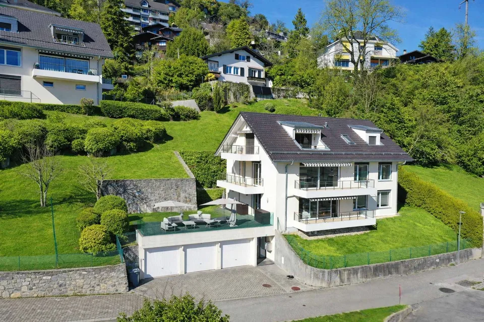 Duplex aux allures de villa avec vue imprenable sur le lac