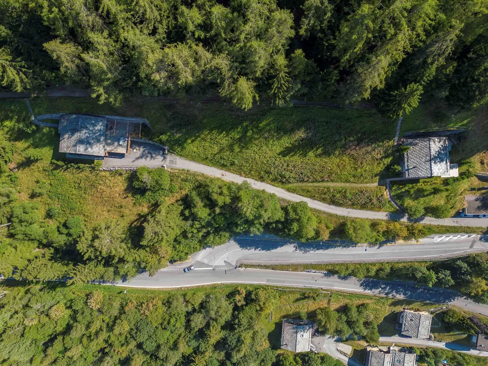 Due terreni edificabili, liberi da mandato con accesso al Bisse