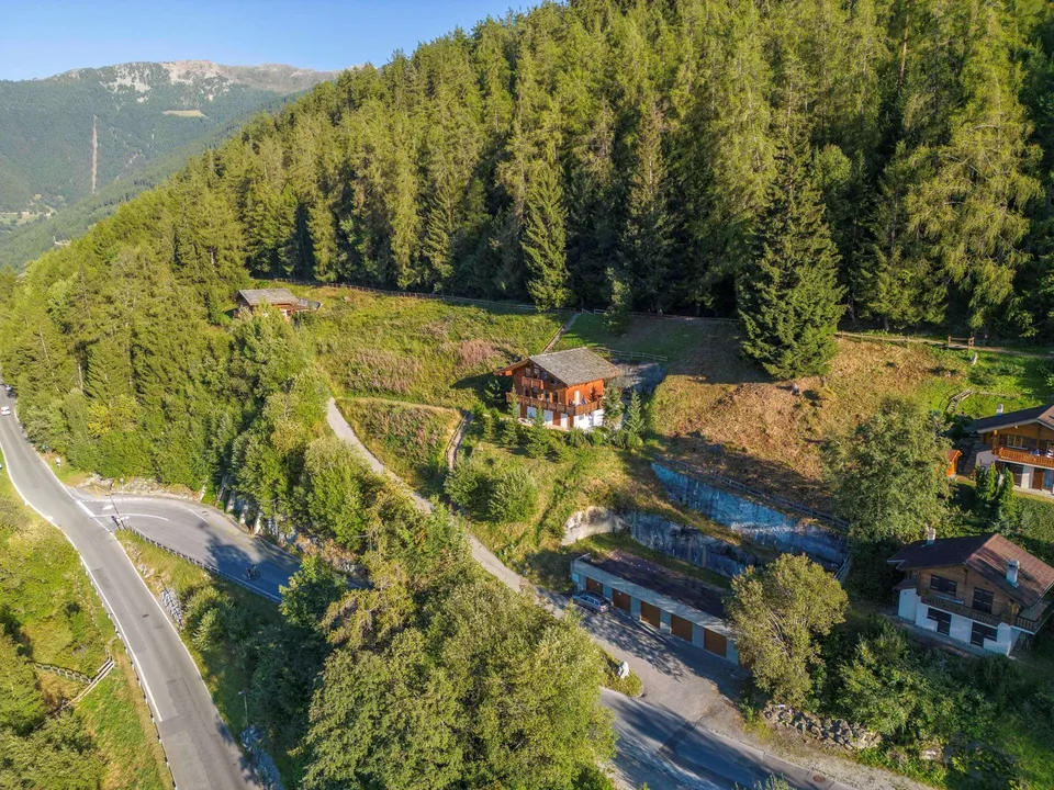 Due terreni edificabili, liberi da mandato con accesso al Bisse