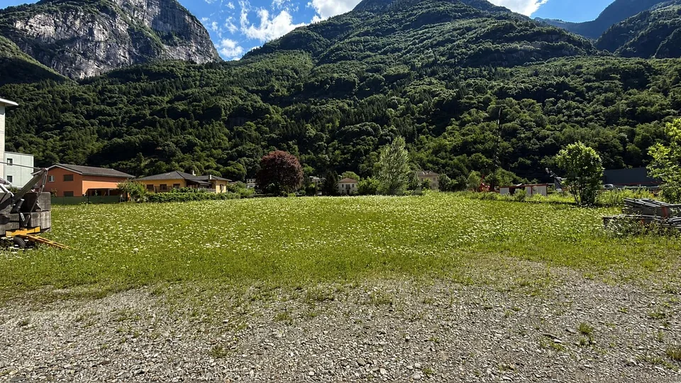 TERRENO EDIFICABILE A DESTINAZIONE ARTIGIANALE-INDUSTRIALE  PARCELLABILE