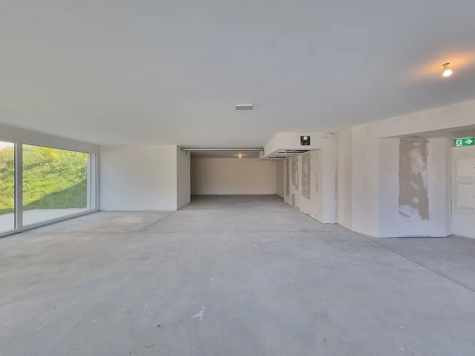 NEW ! 131 m² COMMERCIAL SPACE WITH TERRACE-GARDEN