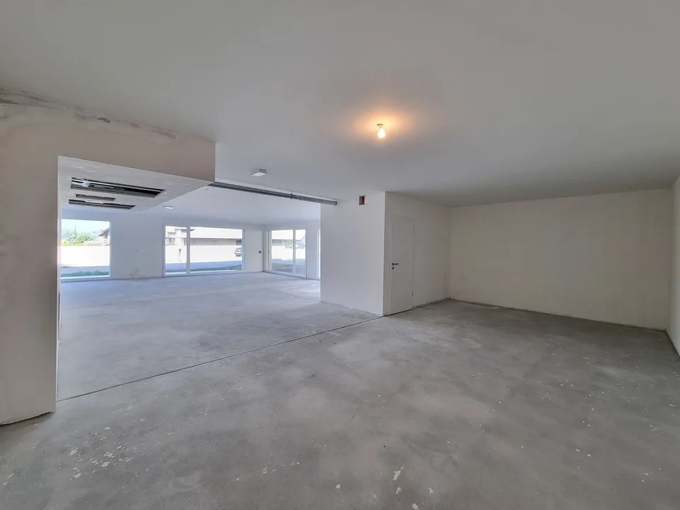 NEW ! 131 m² COMMERCIAL SPACE WITH TERRACE-GARDEN