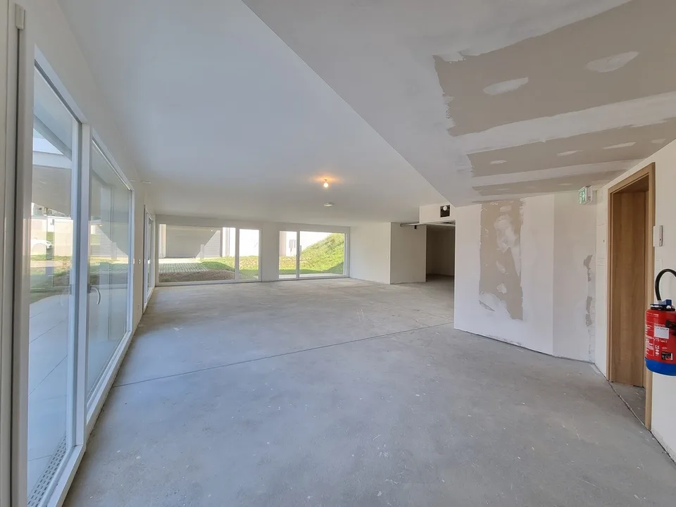 NEW ! 131 m² COMMERCIAL SPACE WITH TERRACE-GARDEN