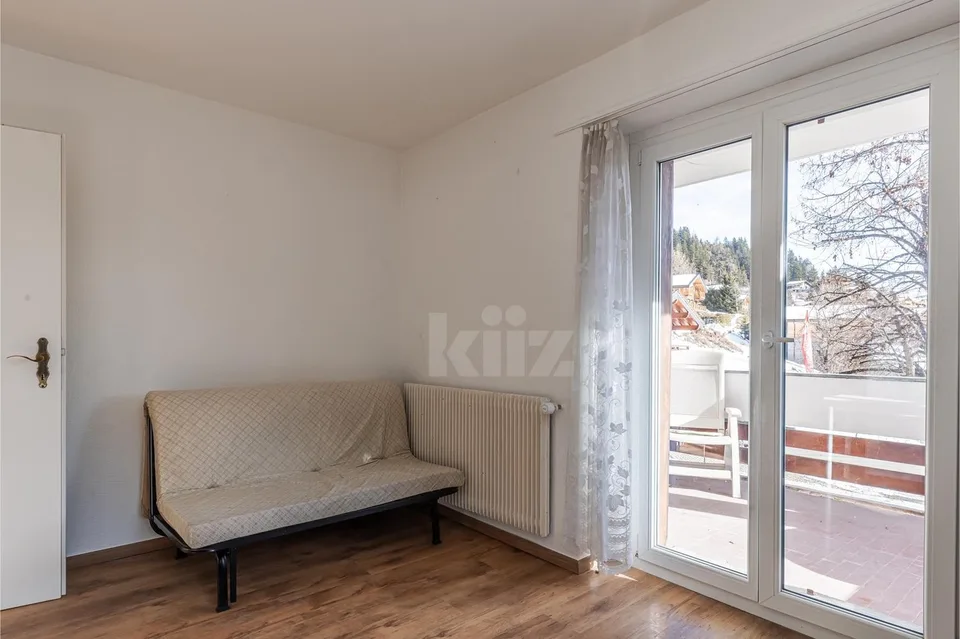 Zwei kommunizierende Studios mit Balkonen und freier Aussicht