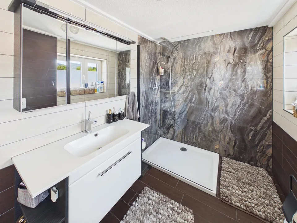 Casa familiare con spazio commerciale