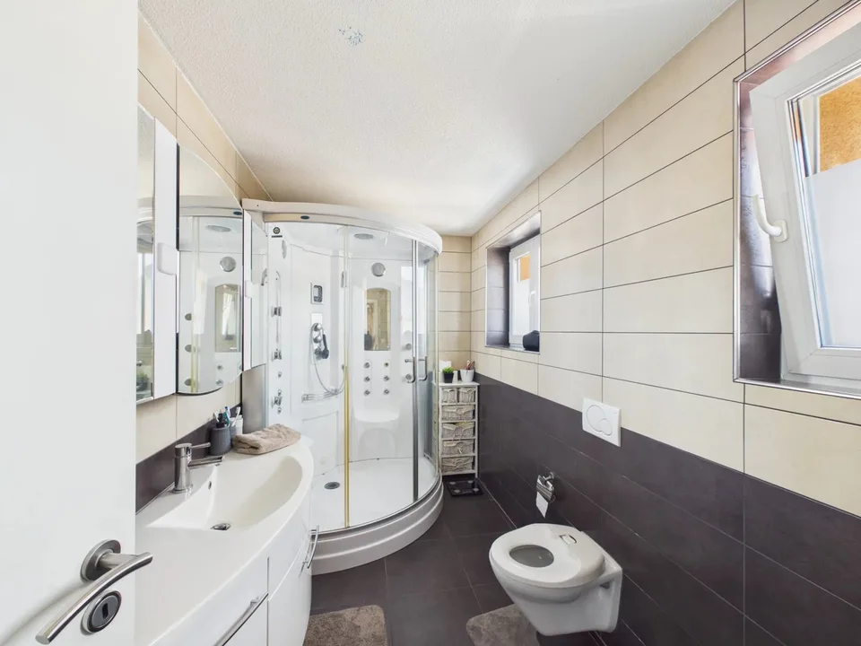 Casa familiare con spazio commerciale