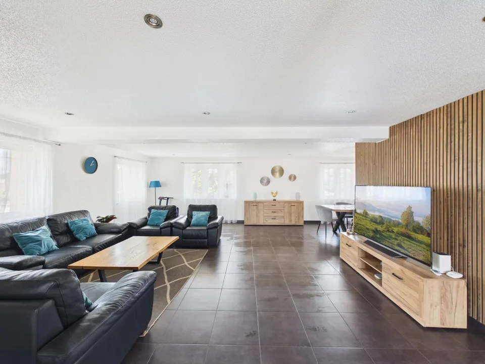 Casa familiare con spazio commerciale