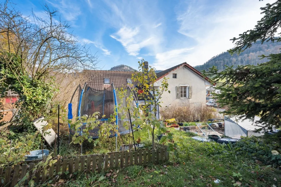 Maison à deux familles avec un grand potentiel de développement – photo 10 sur 11