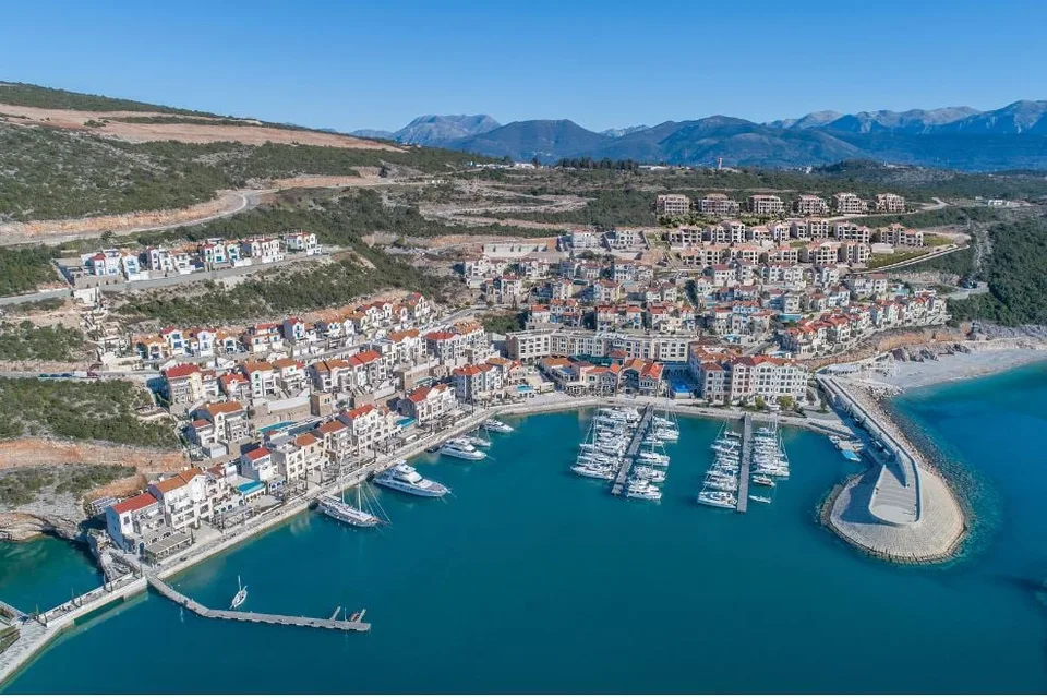 MONTENEGRO - PRÄCHTIGES LUXUSAPARTMENT IN LUSTICA BAY AN DER SÜDKÜSTE DER ADRIATIK