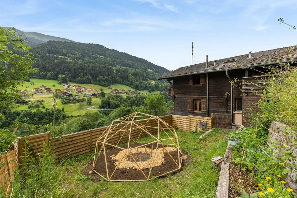 Chalet locatif de 3 appartements loués - 5.6% de rendement brut