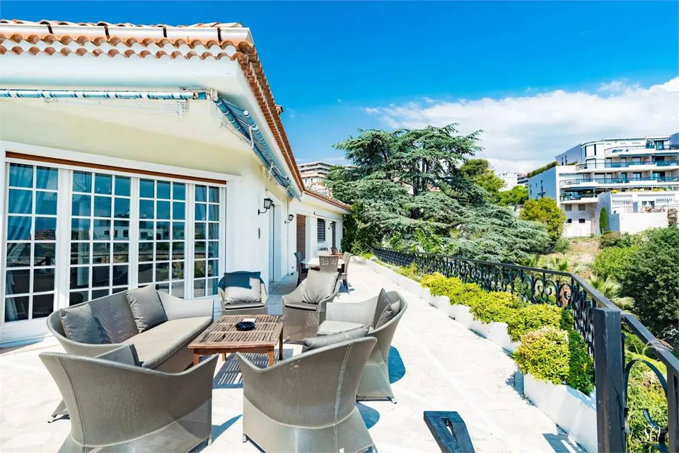 Esclusiva Villa Panoramica con Piscina a Nizza Costa Azzurra