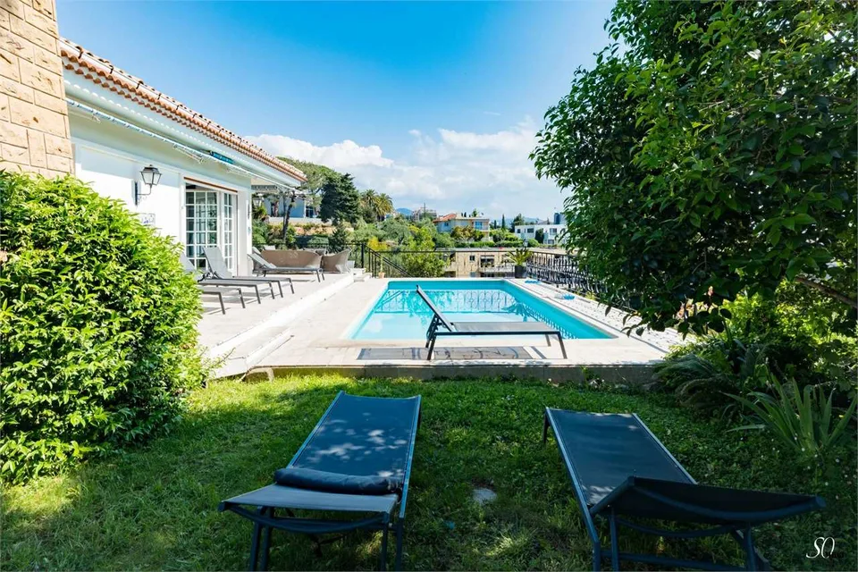 Esclusiva Villa Panoramica con Piscina a Nizza Costa Azzurra