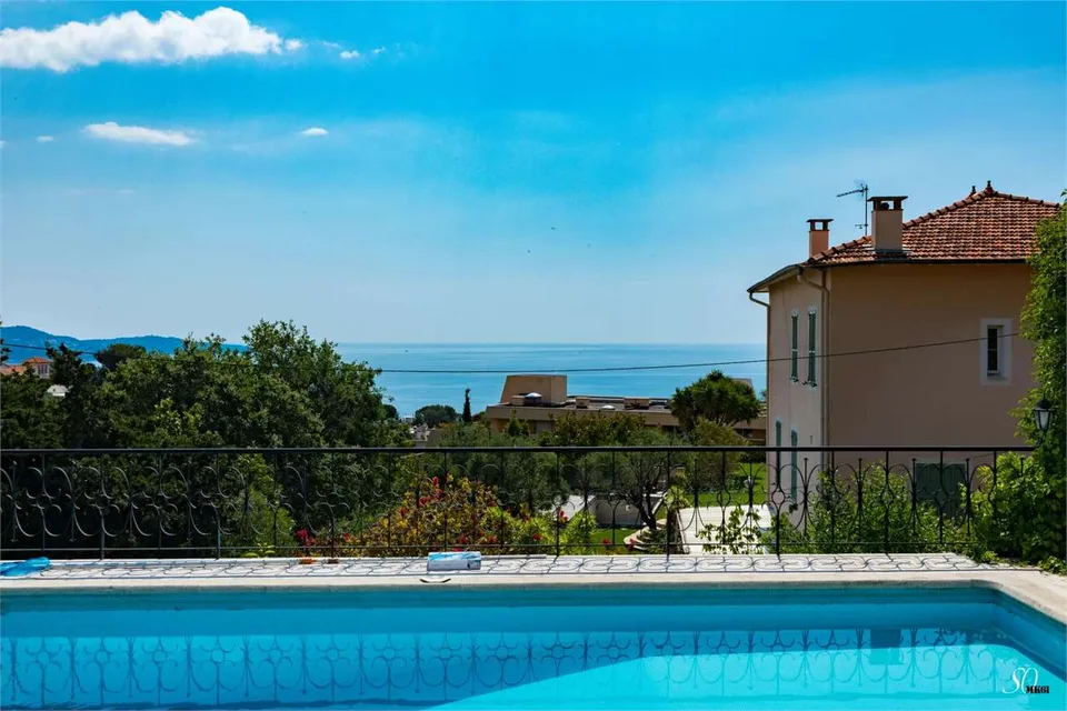 Esclusiva Villa Panoramica con Piscina a Nizza Costa Azzurra