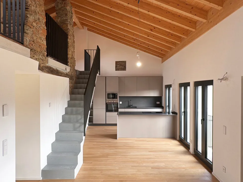 Elegante palazzina plurifamiliare completamente ristrutturata a Pura