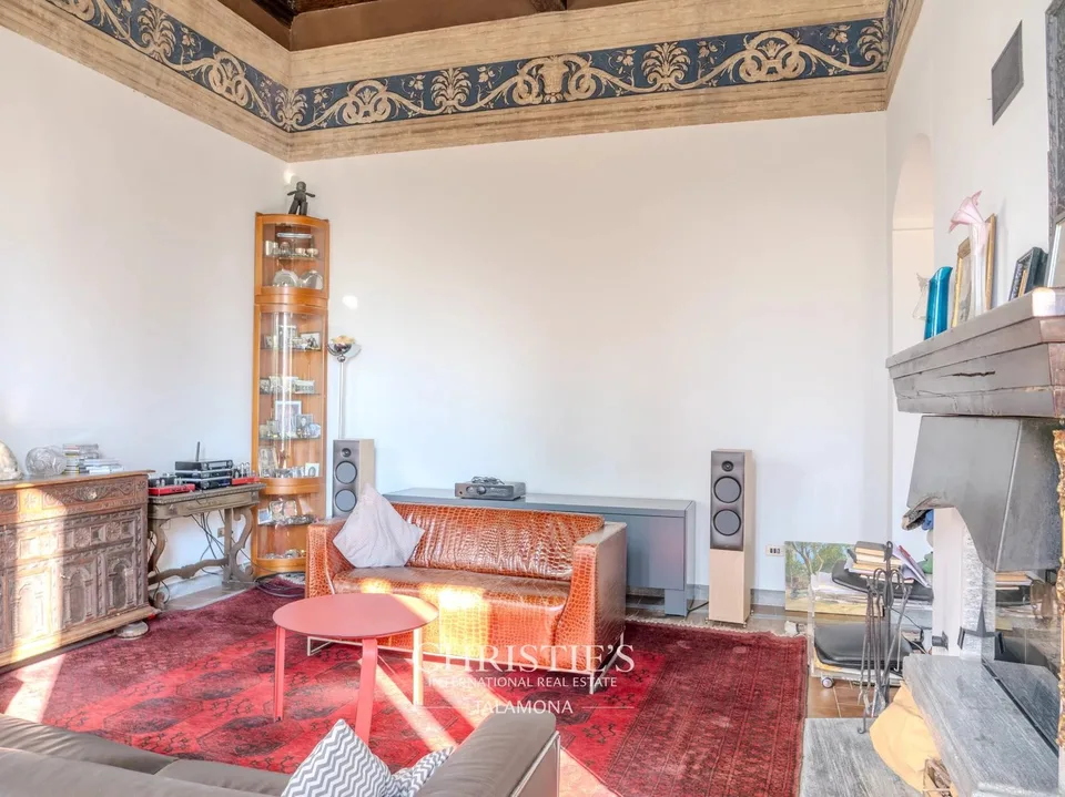 Elegante Villa mit wunderschönem Seeblick in Besozzo