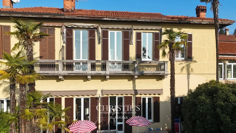 Villa elegante con vista mozzafiato sul lago a Besozzo – foto 11 di 13