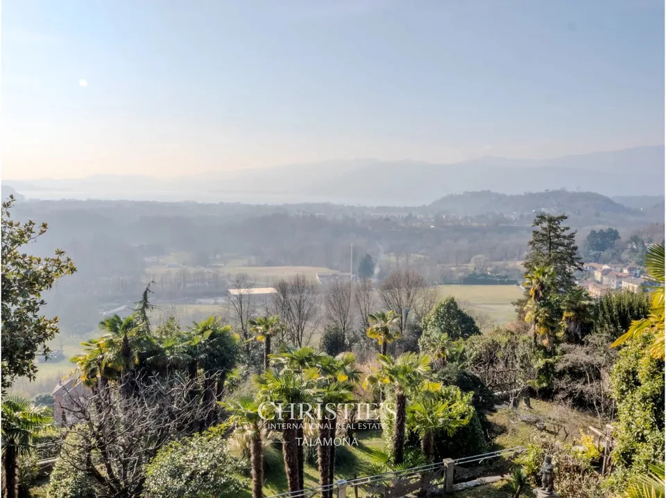 Villa elegante con vista mozzafiato sul lago a Besozzo – foto 7 di 13