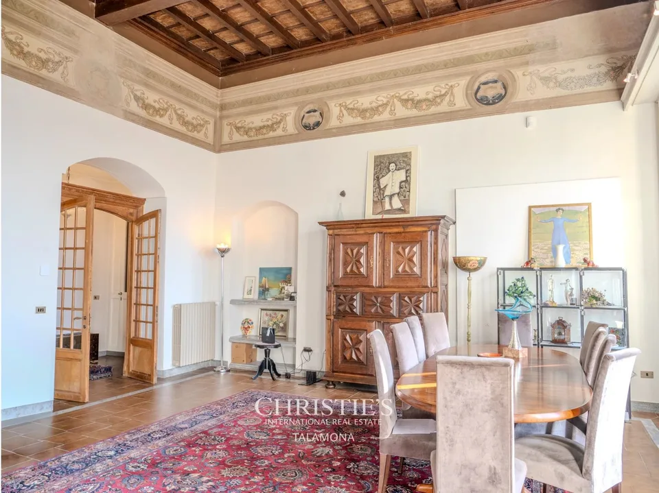 Elegante Villa mit wunderschönem Seeblick in Besozzo