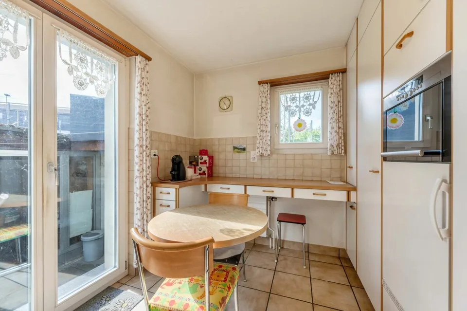 Freistehendes 5.5-Zimmer-Einfamilienhaus mit herrlichem Garten an wunderbar erhöhter Lage – Foto 7 von 16