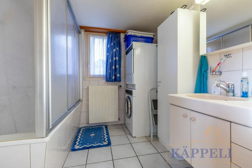 Charmantes und gepflegtes Zweifamilienhaus an zentraler Lage im ländlichen Uebeschi – Foto 15 von 21