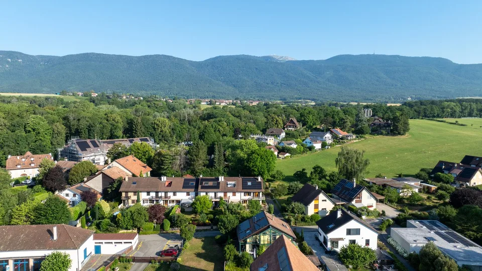 VILLA FAMILIALE EN PIGNON AVEC JARDIN, DANS UN CADRE VERDOYANT